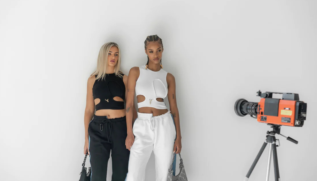 Picture of two models wearing the new top and sweatpants of Saint Giovanni de la Mode